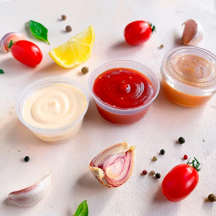 Saucière de 75 ml en plastique transparent avec couvercle - 100 unités - 2