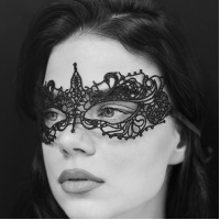 Masque en dentelle noire