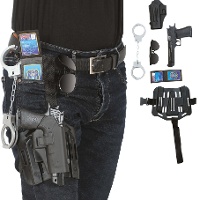 Étui de policier avec pistolet, lunettes, badge et menottes