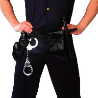 Ceinture de policier avec pistolet, menottes, sacoche et matraque