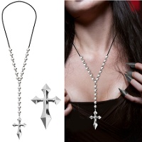 Collier avec croix métallique