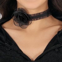 Collier avec rose noire