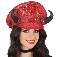 Casquette de police rouge à strass et cornes