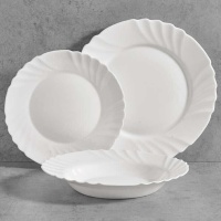 Vaisselle en relief - 18 pièces