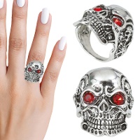 Bague avec crâne aux yeux rouges