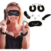 Coffret érotique: masque, menottes, plumes et dé